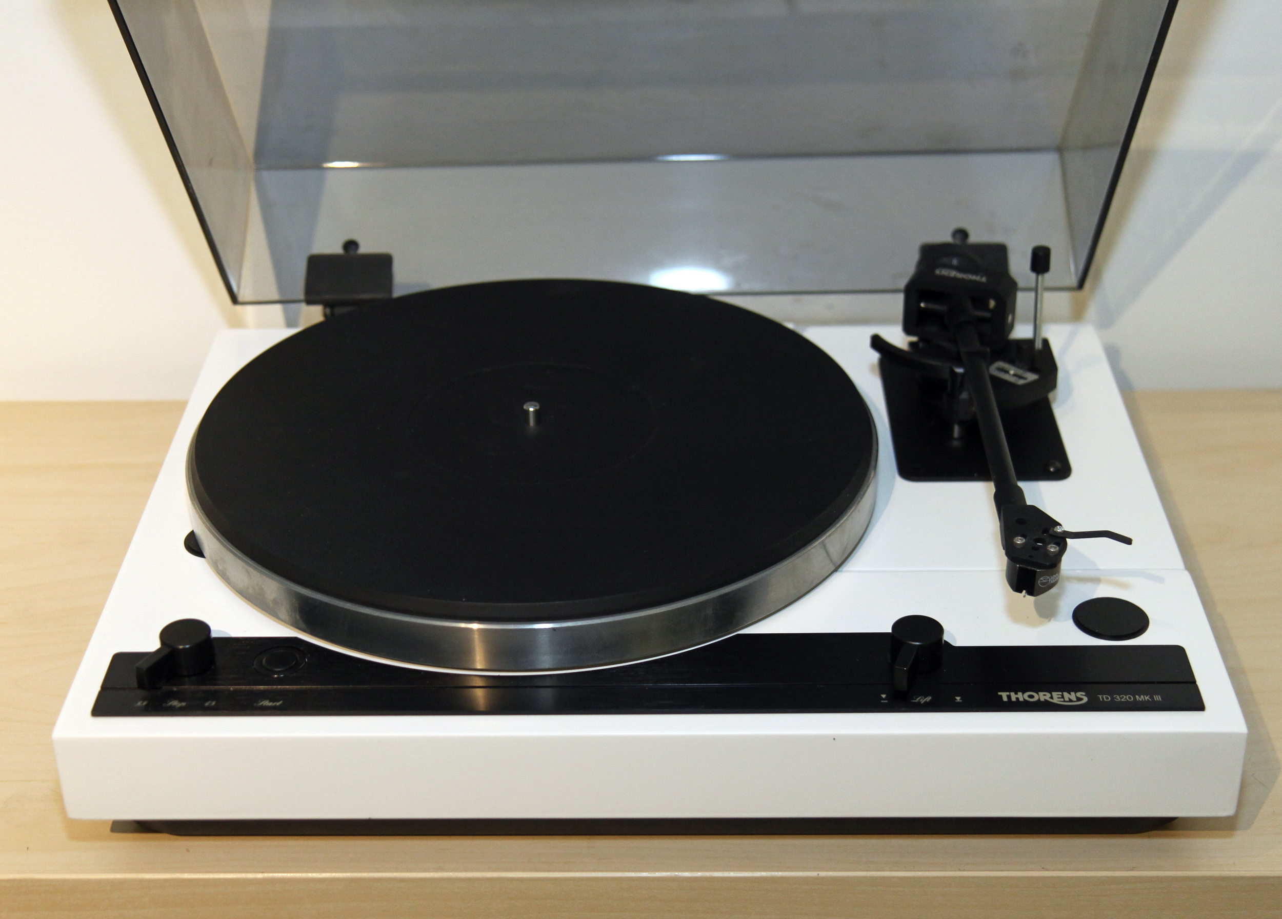 פטיפון Thorens 320 – נמכר